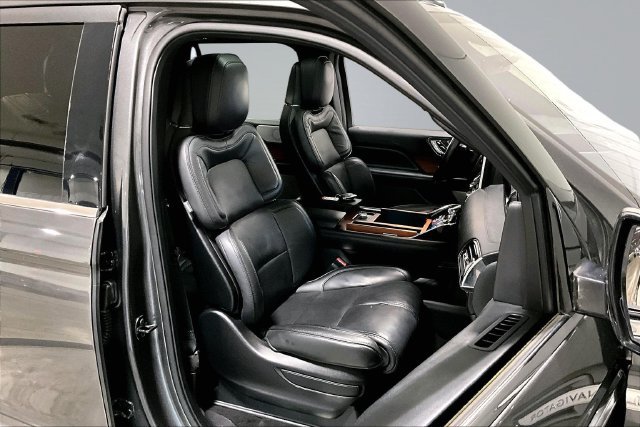 Used 2018 Lincoln Navigator Reserve w/ Technology Package AWD/4WD image 29