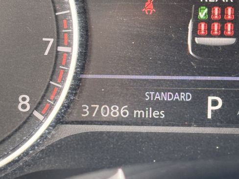 Used 2025 Nissan Pathfinder SL FWD image 29