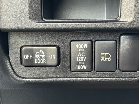Used 2019 Toyota Tacoma TRD Sport AWD/4WD image 9