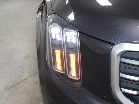 Used 2025 Kia Telluride S FWD image 12