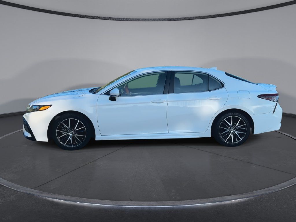 Used 2023 Toyota Camry SE FWD image 5