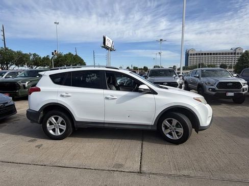 Used 2014 Toyota RAV4 XLE image 6