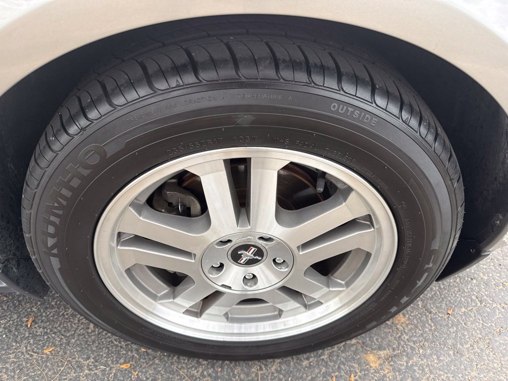 Used 2009 Ford Mustang Coupe RWD image 3