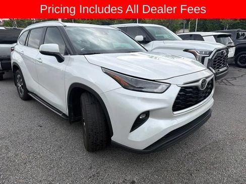 Used 2024 Toyota Highlander XLE AWD/4WD image 23