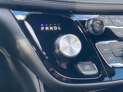 New 2026 Chrysler Pacifica Limited w/ Uconnect Theater Family Group image 25