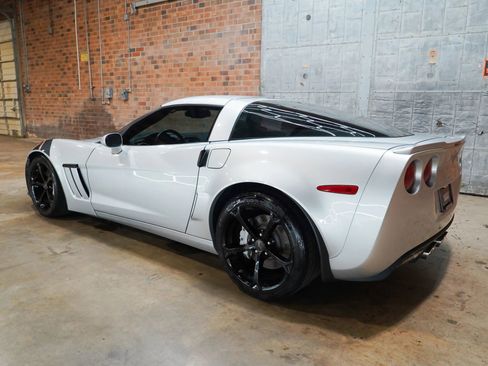 Used 2013 Chevrolet Corvette Grand Sport w/ 2LT Preferred Equipment Group RWD image 12