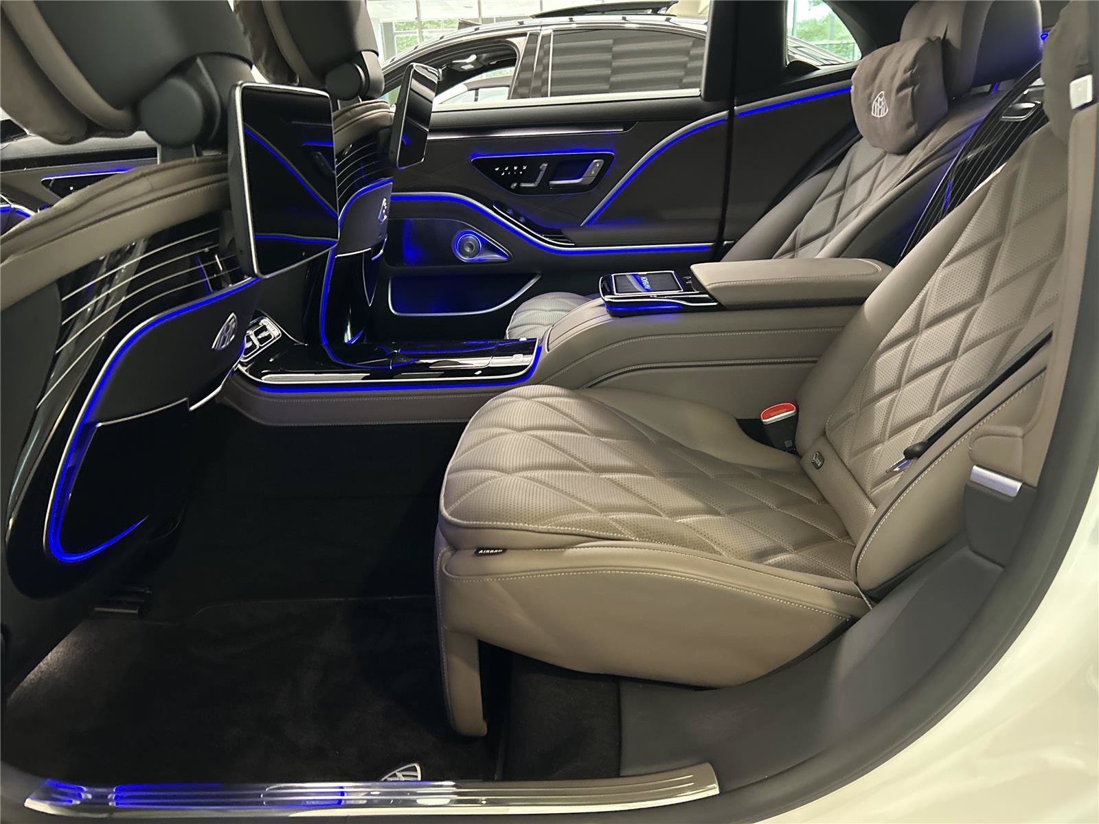 Certified 2024 Mercedes-Benz Maybach S 580 4MATIC image 37