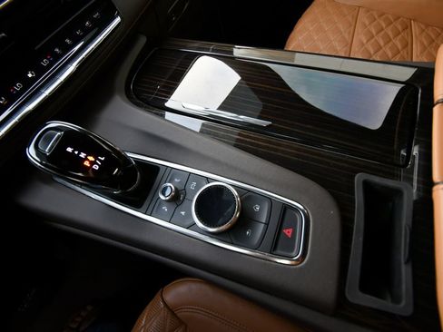 Used 2023 Cadillac Escalade Premium Luxury AWD/4WD image 31
