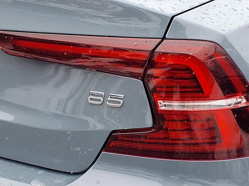 Used 2024 Volvo S60 B5 Core image 21