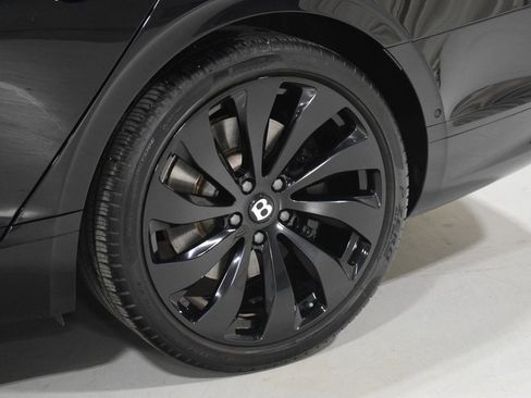 Used 2023 Bentley Flying Spur V8 image 18