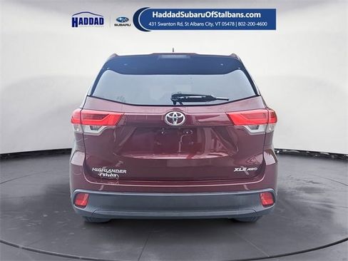 Used 2019 Toyota Highlander XLE image 4