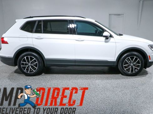 Used 2021 Volkswagen Tiguan SE w/ Panoramic Sunroof Package FWD image 6