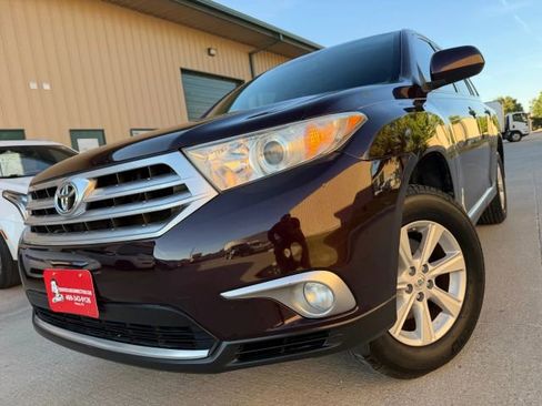 Used 2011 Toyota Highlander SE image 1