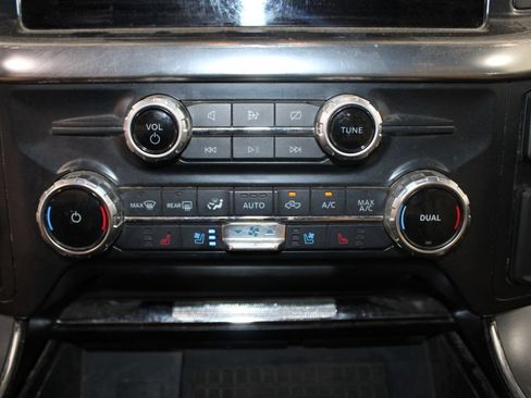 Used 2022 Ford F150 Lariat w/ Trailer Tow Package AWD/4WD image 29