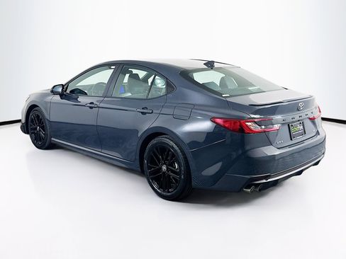 Used 2025 Toyota Camry SE image 5