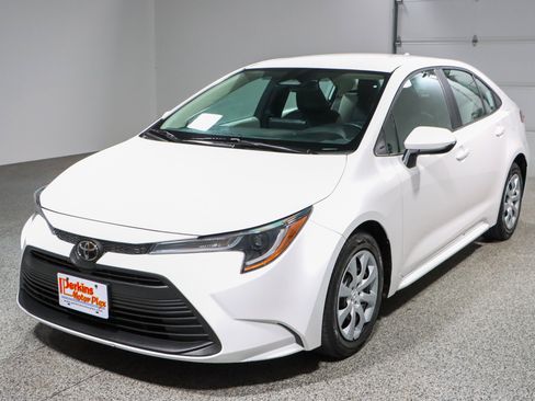 Used 2023 Toyota Corolla LE FWD image 29