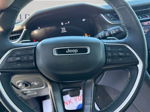 Used 2024 Jeep Grand Cherokee Limited w/ Black Appearance Package image 20