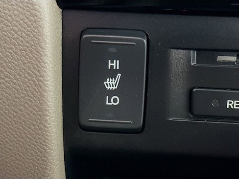 Used 2018 Honda Pilot Touring image 24