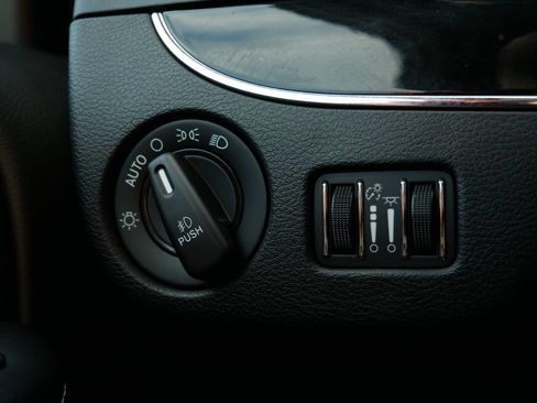 Used 2019 Dodge Grand Caravan SXT w/ Driver Convenience Group FWD image 18
