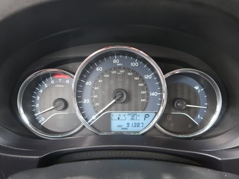 Used 2014 Toyota Corolla LE FWD image 21