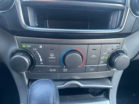 Used 2013 Toyota Highlander Plus image 22