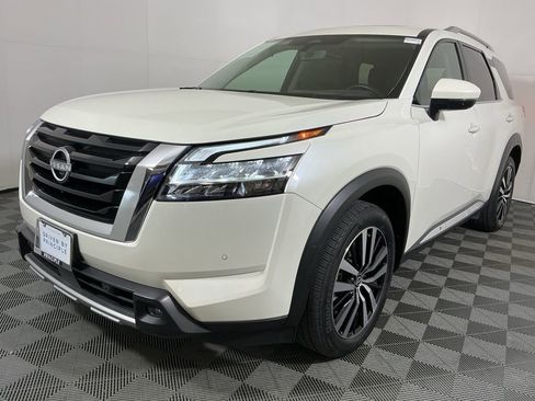 Used 2023 Nissan Pathfinder Platinum image 2