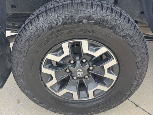 Used 2023 Toyota Tacoma TRD Off-Road w/ Black Out Package (TMS) AWD/4WD image 19