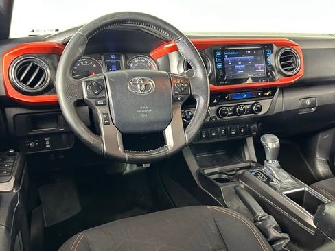 Used 2016 Toyota Tacoma TRD Off-Road w/ Premium & Technology Package image 17
