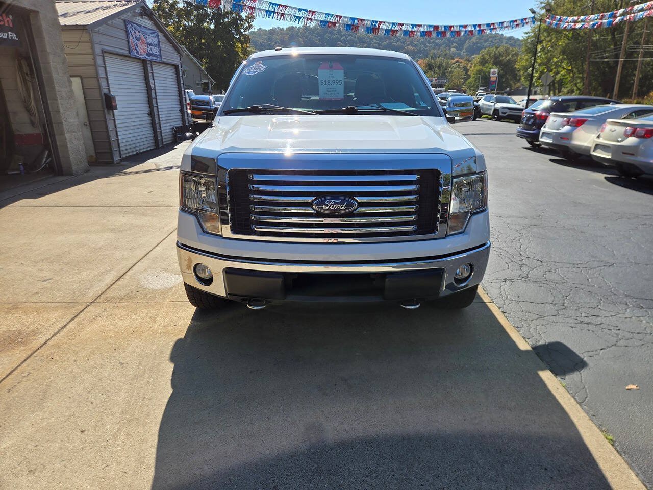 Used 2011 Ford F150 XLT w/ XLT Chrome Pkg AWD/4WD image 2