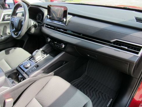 Used 2023 Mitsubishi Outlander ES FWD image 11
