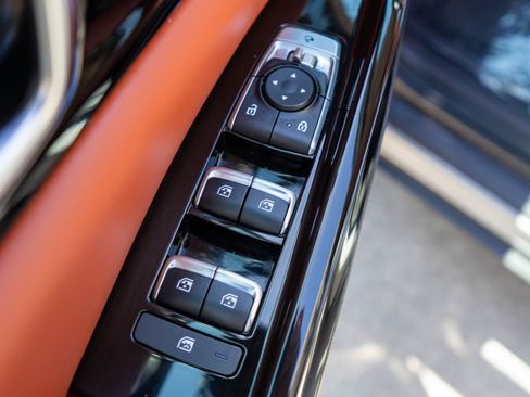Used 2024 Kia Carnival SX FWD image 19