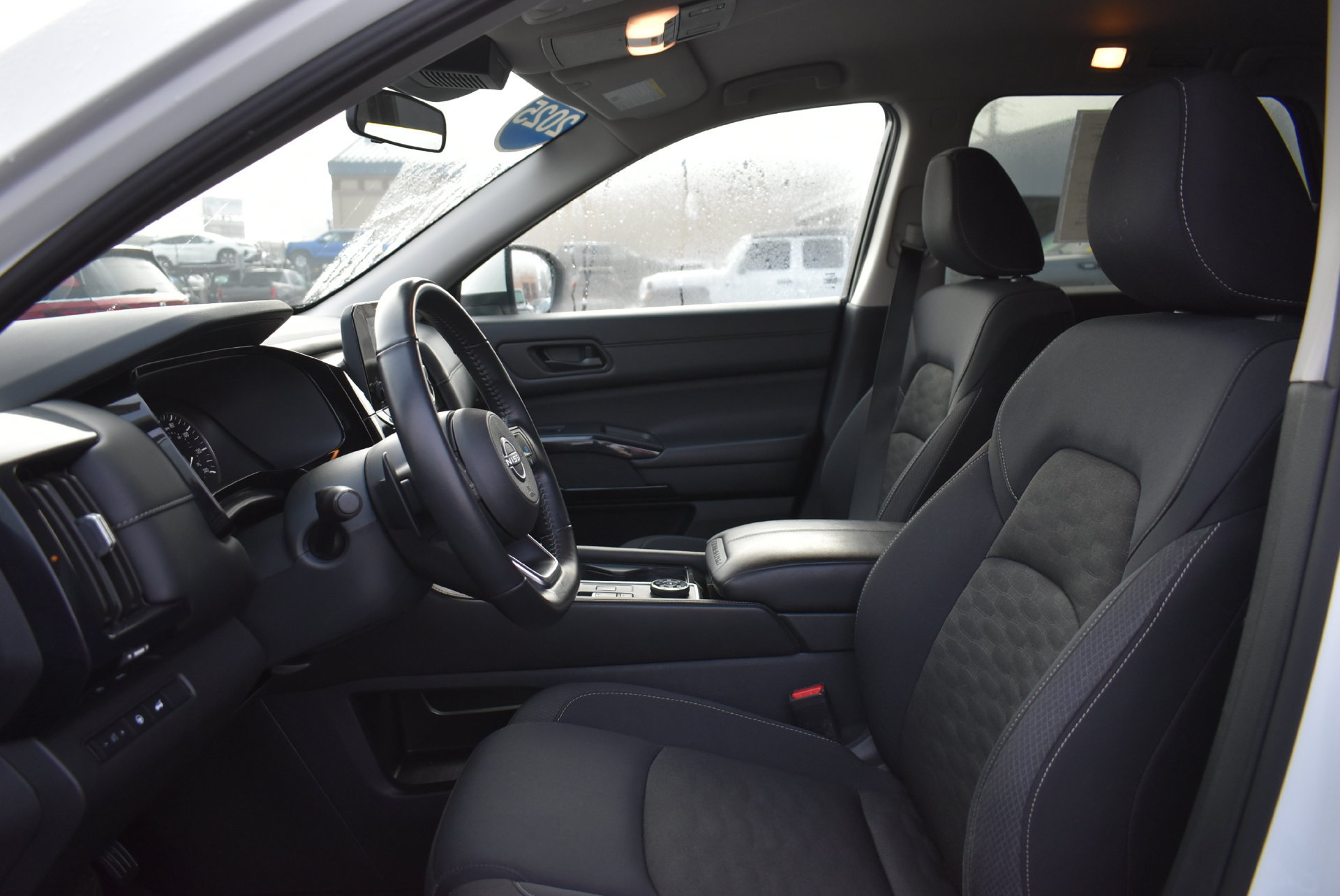 Used 2025 Nissan Pathfinder SV AWD/4WD image 15