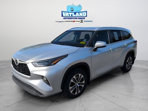 Used 2023 Toyota Highlander L image 1