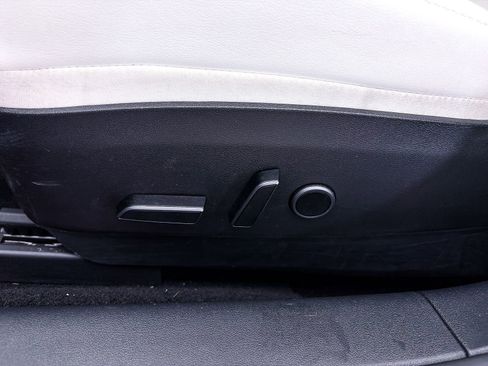 Used 2023 Tesla Model 3 Standard Range image 13