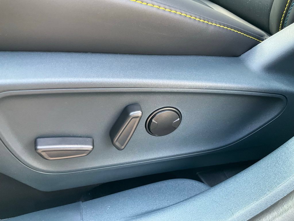 Used 2025 Ford Maverick Lobo AWD/4WD image 12