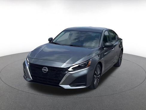 Used 2025 Nissan Altima 2.5 SV FWD image 7