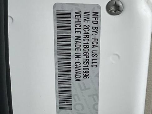 Used 2023 Chrysler Pacifica Touring-L FWD image 28