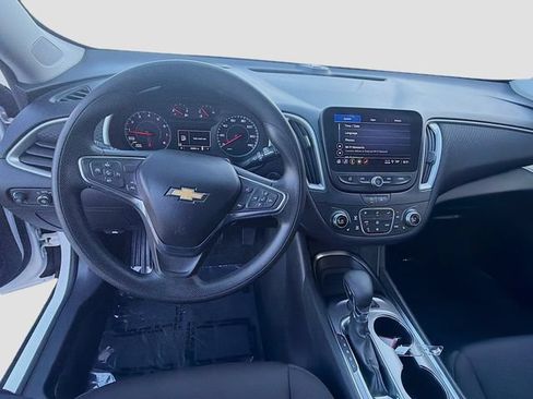 Used 2025 Chevrolet Malibu LT FWD image 7