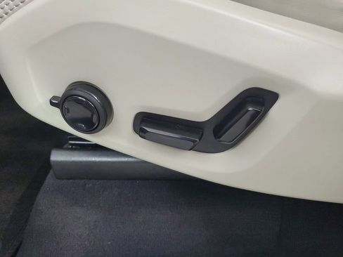 Certified 2025 Volvo XC90 B6 Ultra AWD/4WD image 22