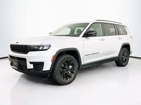 Used 2024 Jeep Grand Cherokee L Laredo image 3