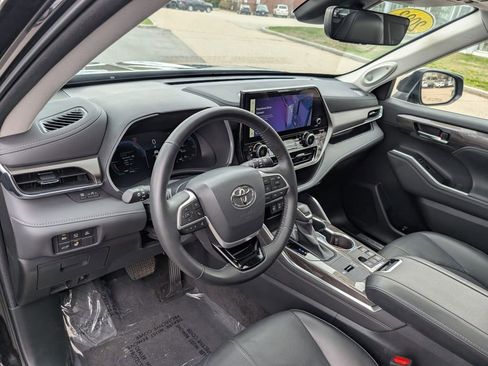 Used 2023 Toyota Highlander Limited AWD/4WD image 18