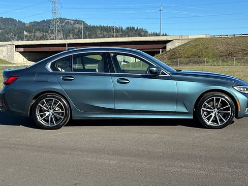 Used 2021 BMW 330i xDrive Sedan w/ Convenience Package image 2