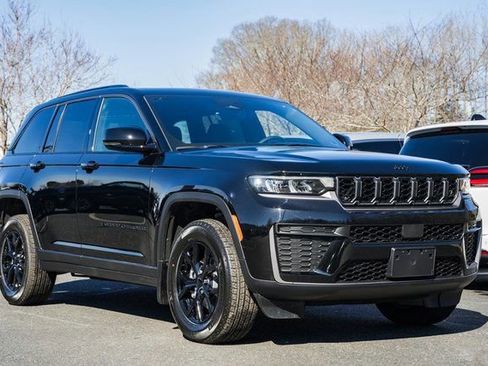 New 2026 Jeep Grand Cherokee Laredo image 2
