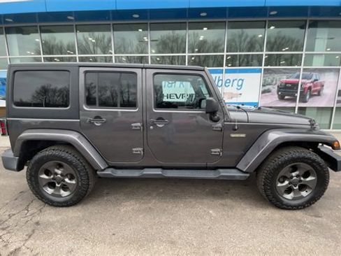 Used 2017 Jeep Wrangler Unlimited Sport image 9