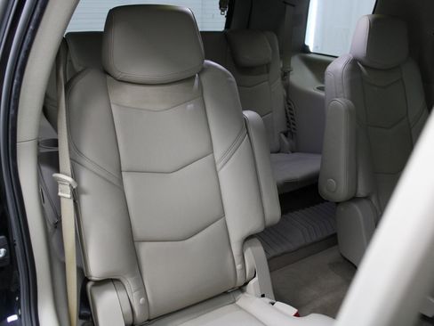 Used 2019 Cadillac Escalade Luxury image 33