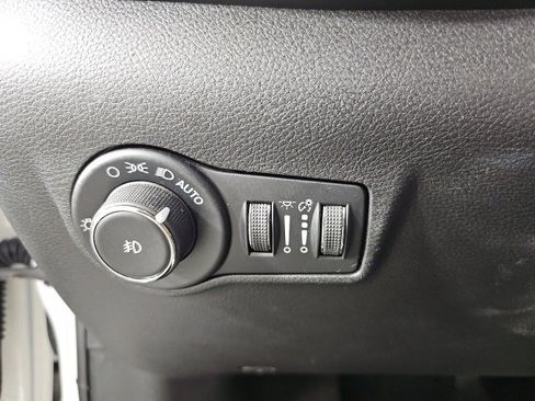 Certified 2024 Jeep Compass Limited w/ High Altitude Package image 18