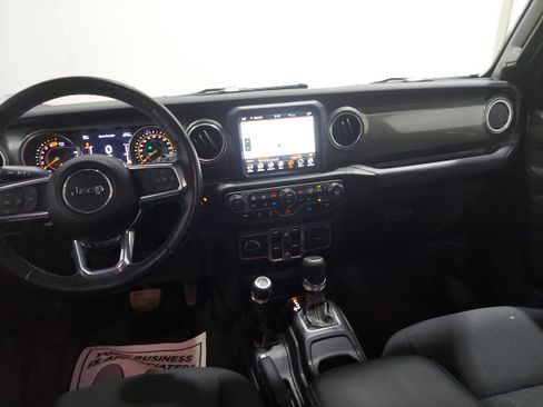 Used 2023 Jeep Wrangler Unlimited Sahara w/ Cold Weather Group AWD/4WD image 8