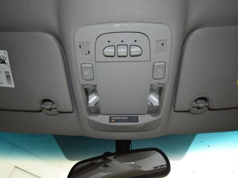 Used 2010 Buick Lucerne CX image 21