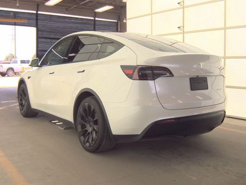 Used 2023 Tesla Model Y Long Range AWD/4WD image 6