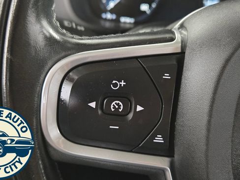 Used 2018 Volvo XC60 T5 Momentum w/ Vision Package AWD/4WD image 13